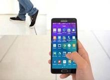 تلفن همراهتان را با پا جواب دهید تلفن همراهتان را با پا جواب دهید