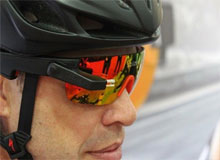 دوچرخه سواری با عینک هوشمند متفاوت